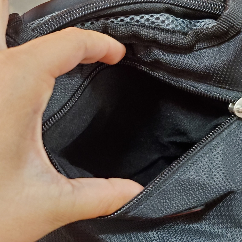 LEED'S Backpack - Picture 6 of 9